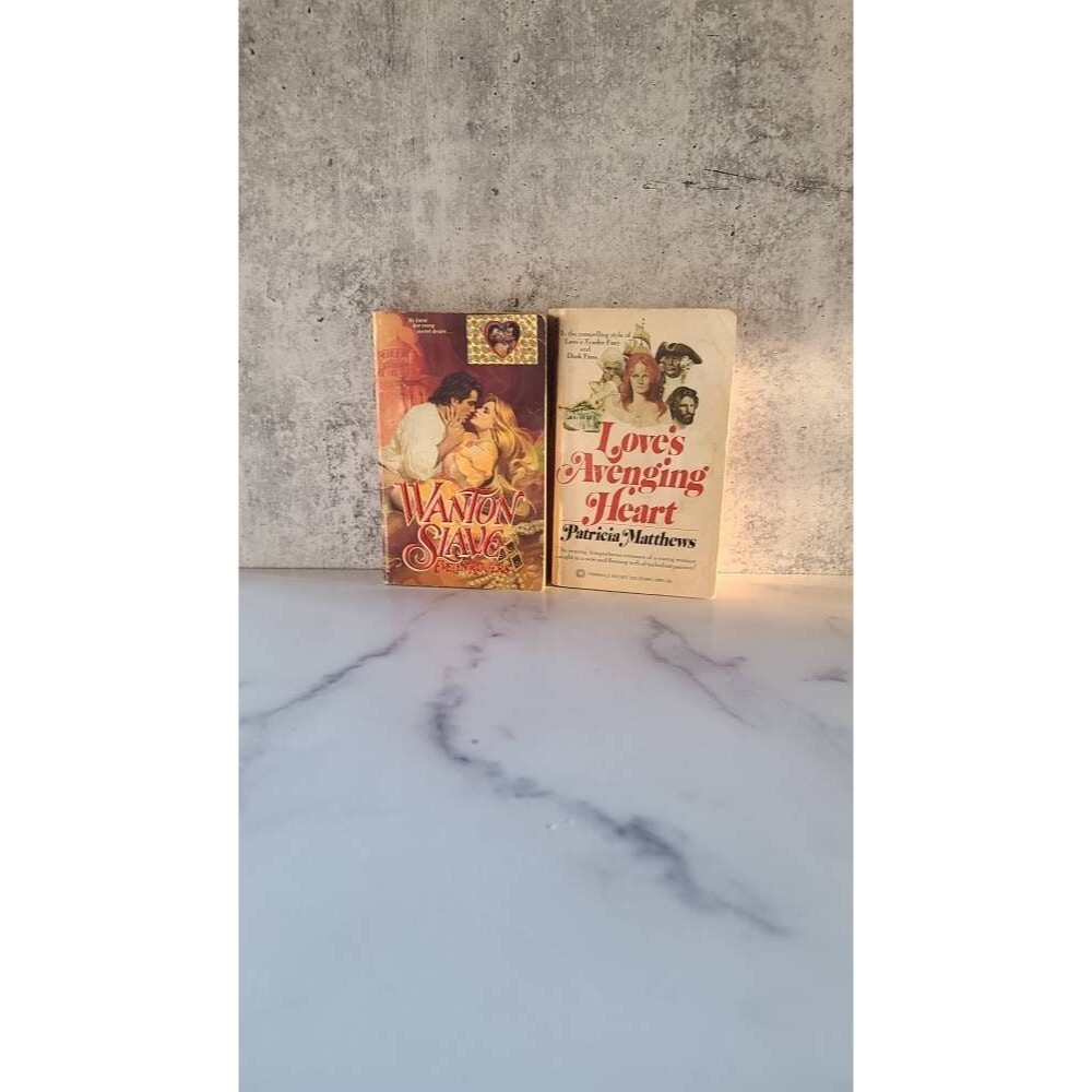 2 Piece Romance Book Set